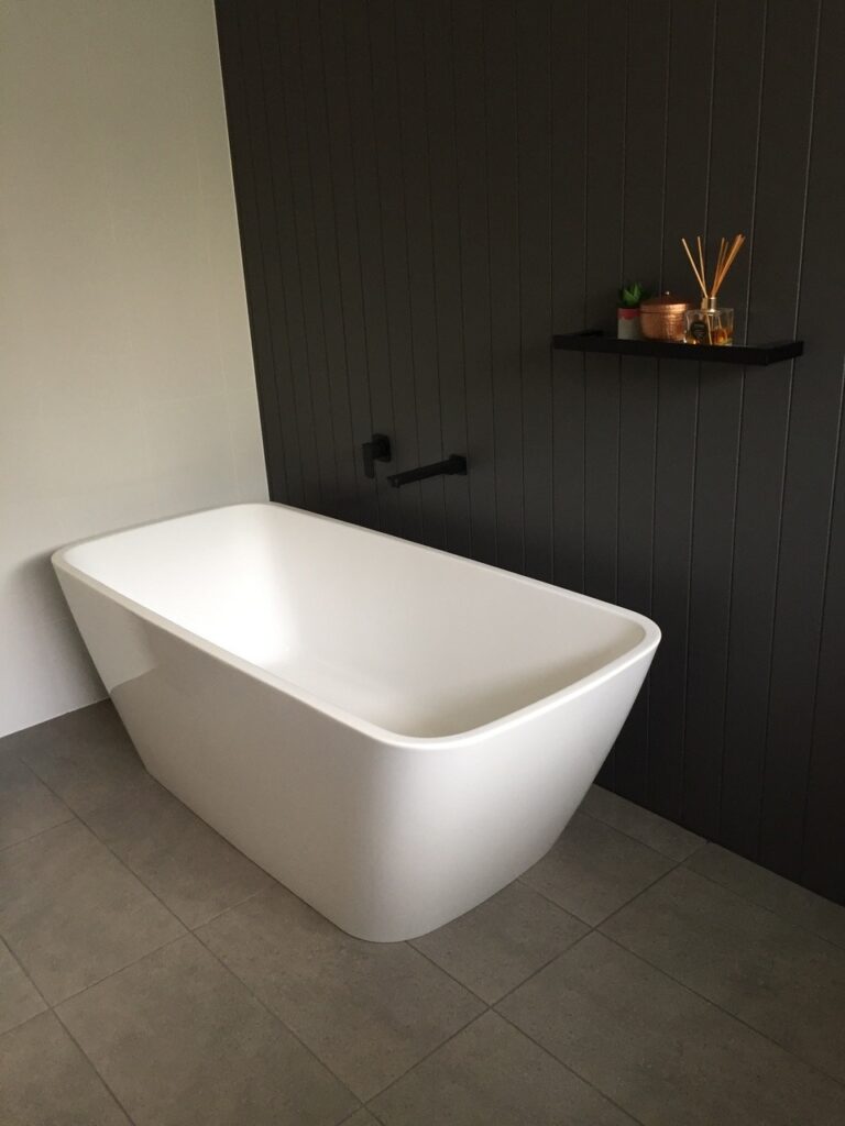 Free Standing Bath Buderim